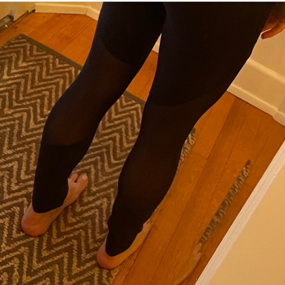 Chic lululemon mesh leggings - Picture 3 of 8